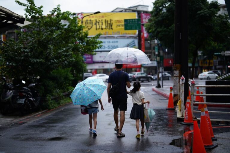 Life Insurance with Living Benefits vs Without: The Hidden Feature Most Policyholders Never Use (But Should)