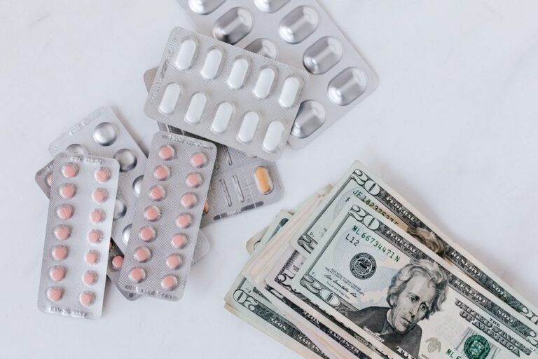 Ways to reduce health insurance premium costs – Ultimate Guide 2026